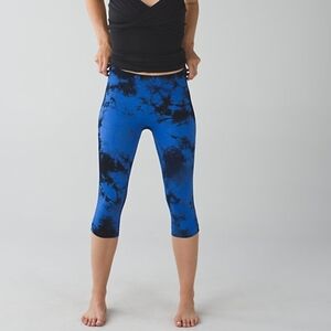 Lululemon Blue Black Tie Dye Capri Leggings Size S Yoga Running Athletic